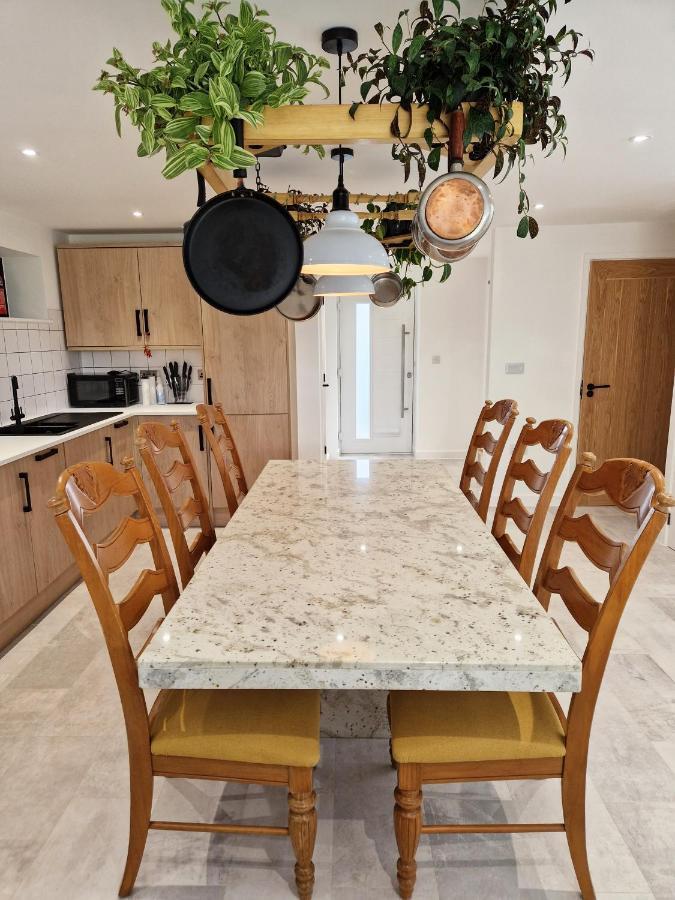 Town Location - 5 Min Walk To Beach - Dog Friendly New Quay Exterior foto